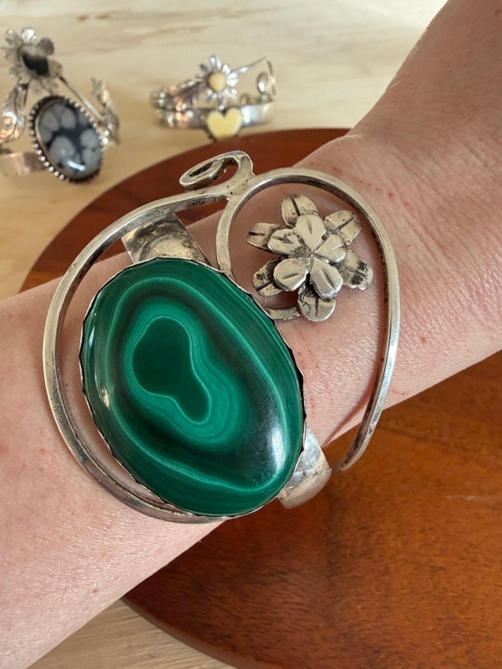Signed By Navajo Artist Bill Kirkham Sterling Silver Cuff with Malachite - Picture 11 of 12